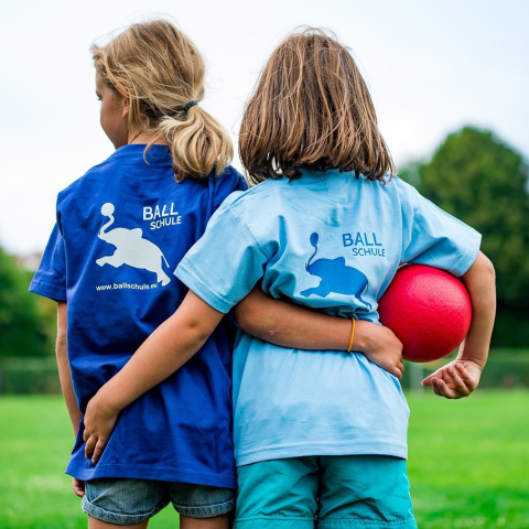 kinderen met een bal